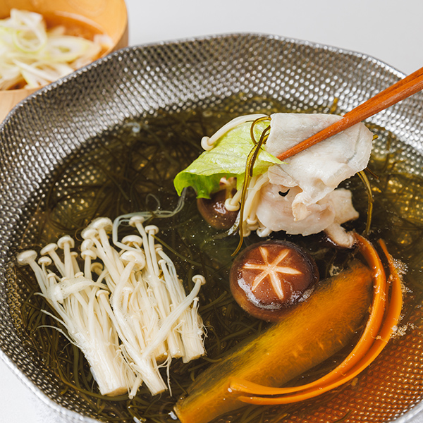 大根おろし×ぽん酢で味わう！日本の米育ち三元豚しゃぶしゃぶギフト [冷凍便]